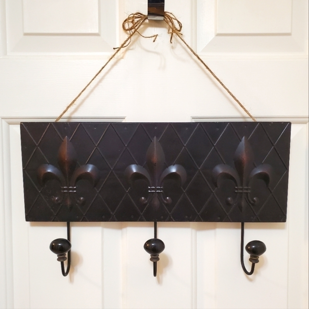 FLEUR-DE-LYS Hanging Storage Rack